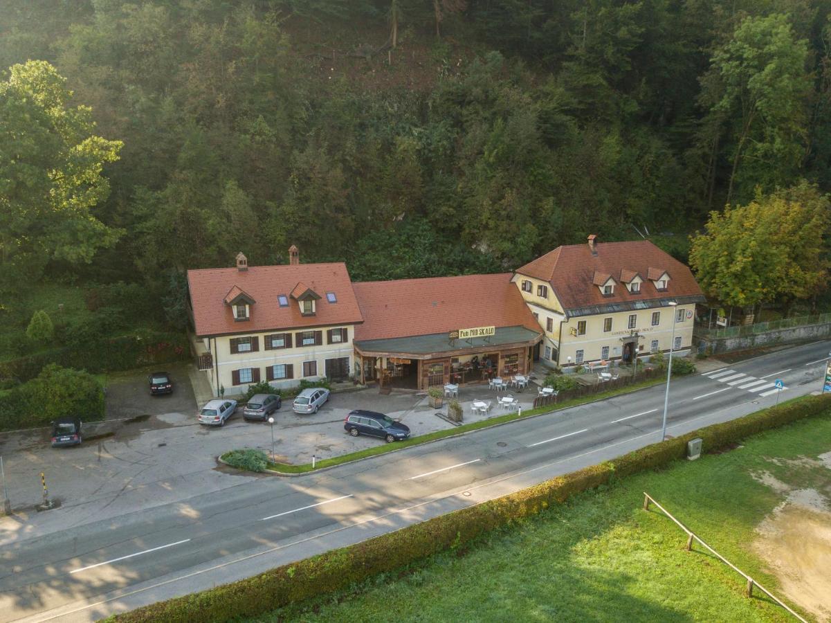 B&B Pod Skalo Камник Екстериор снимка